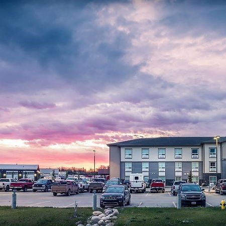 Timber Ridge Inn And Suites Fox Creek Exterior photo