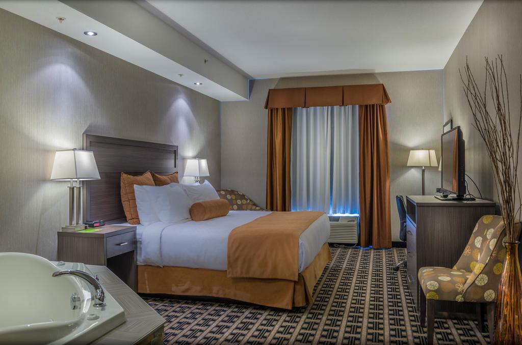 Timber Ridge Inn And Suites Fox Creek Room photo