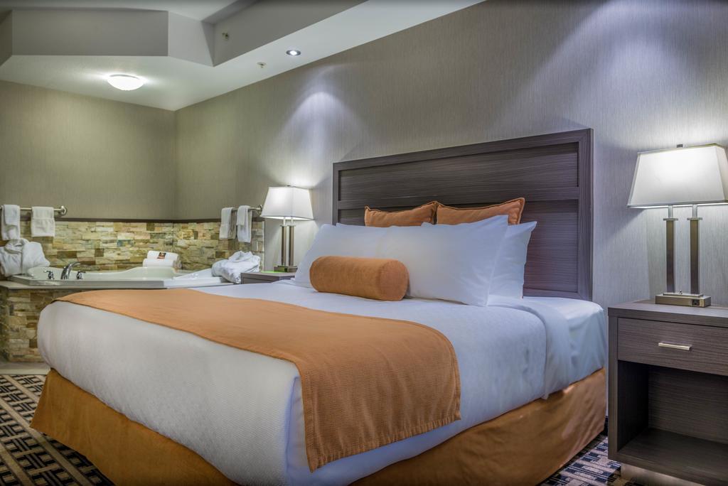 Timber Ridge Inn And Suites Fox Creek Room photo